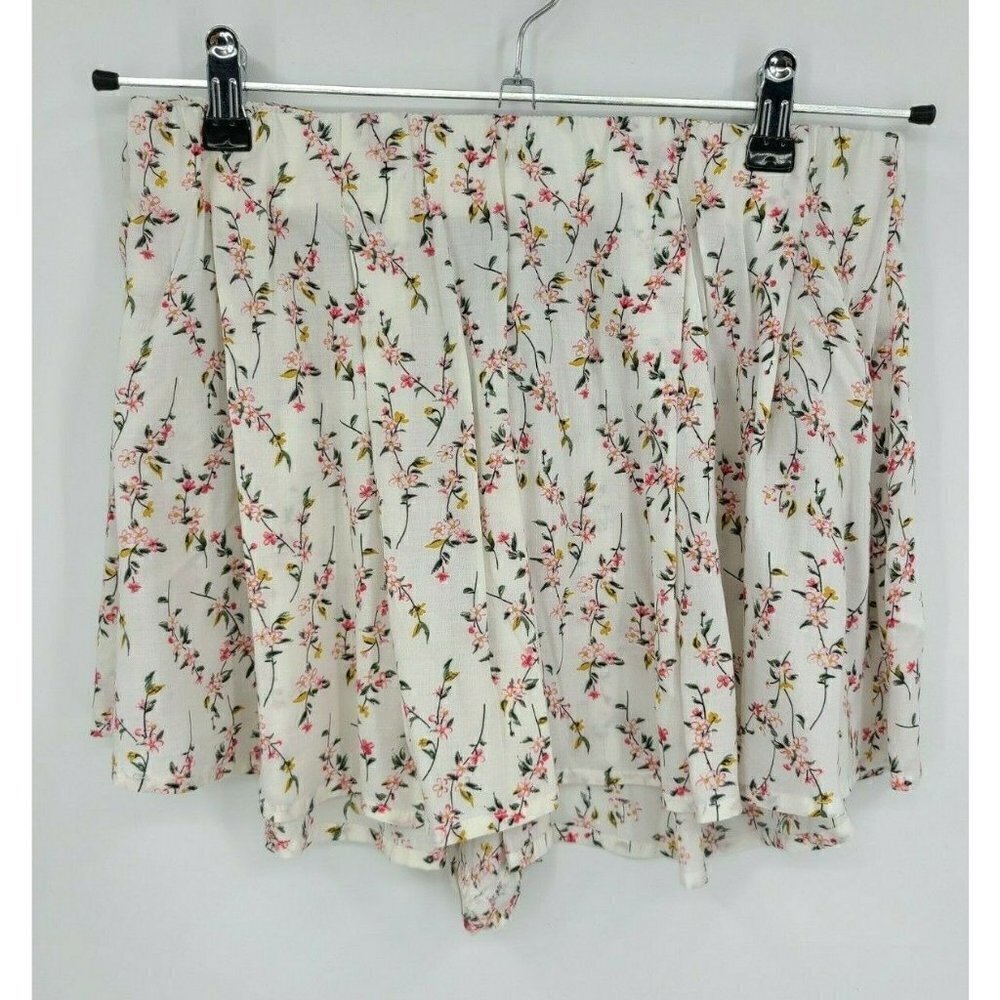 NWOT Blue Life Rayon Floral Shorts Womens M White